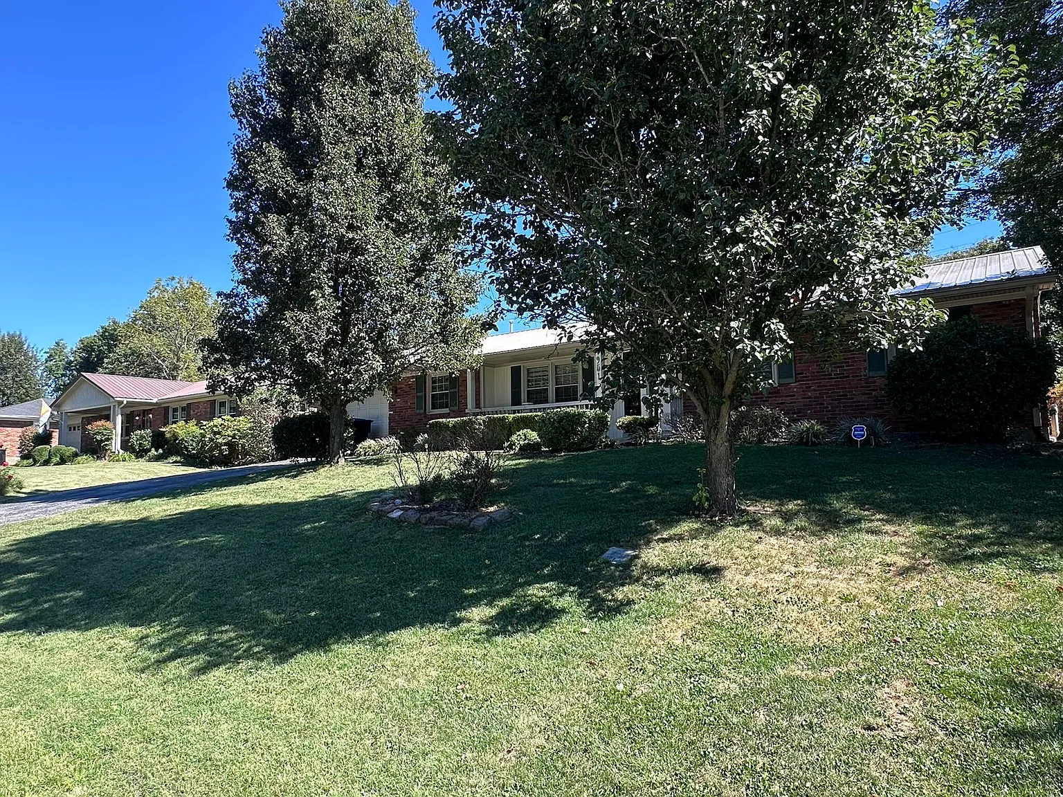 4 bed, 2.0 bath, 2231 sqft, $2,000 — Photo 3
