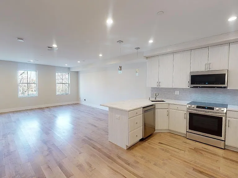 662 N 15th St #3 — Photo 3