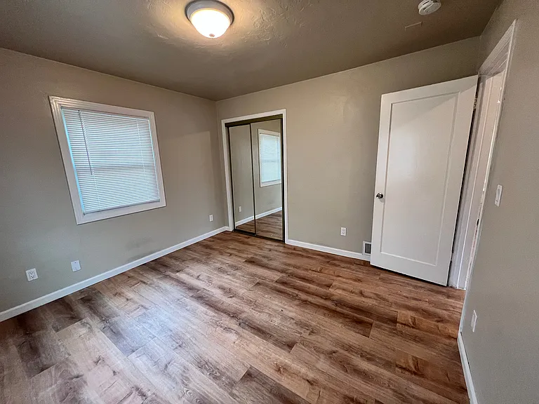 22887 Grand St — Photo 16