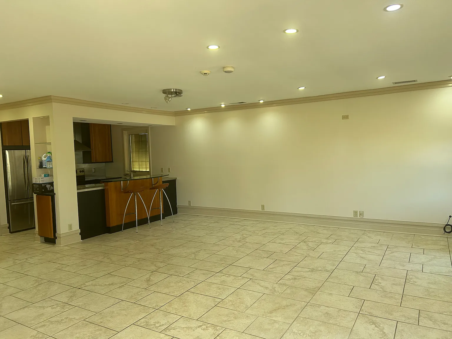 1 bed, 1.5 bath, 1300 sqft, $1,450 — Photo 2