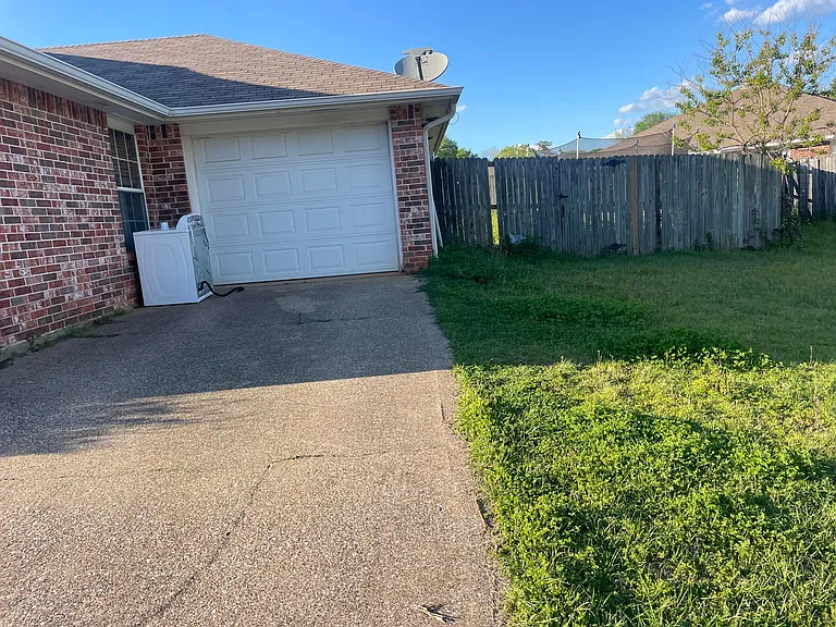 455 Redbud Cir — Photo 6