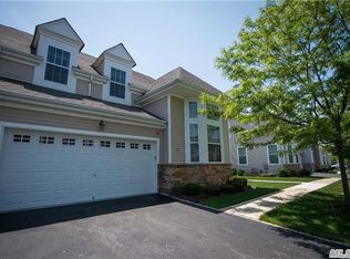17 Emilie Dr, Center Moriches, NY 11934