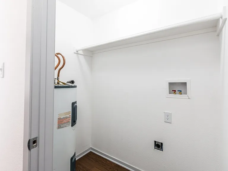 1902 Valley Hill Cir #B — Photo 13