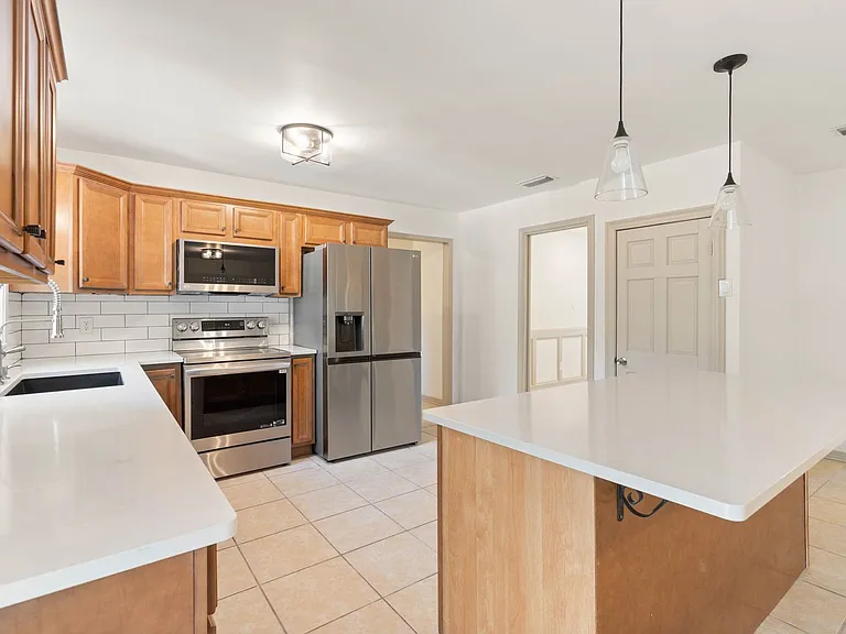 167 Rolling Hill Dr — Photo 4