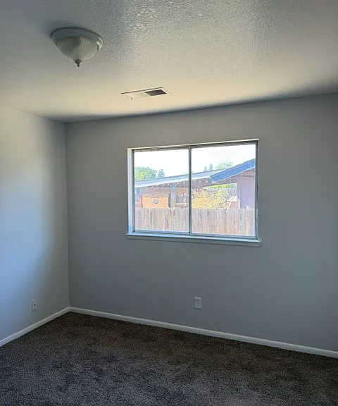 819 Belmont St — Photo 2