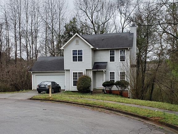 3rd image of 915 Sweetwater Way
