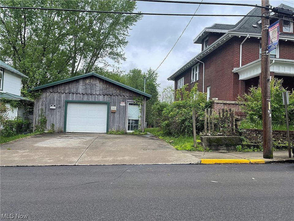 1st image of 160 W Main St