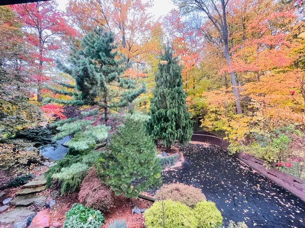 35550 Hanna Rd, Willoughby Hills, OH 44094