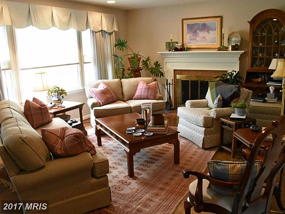 2nd image of 5715 Rossmore Dr