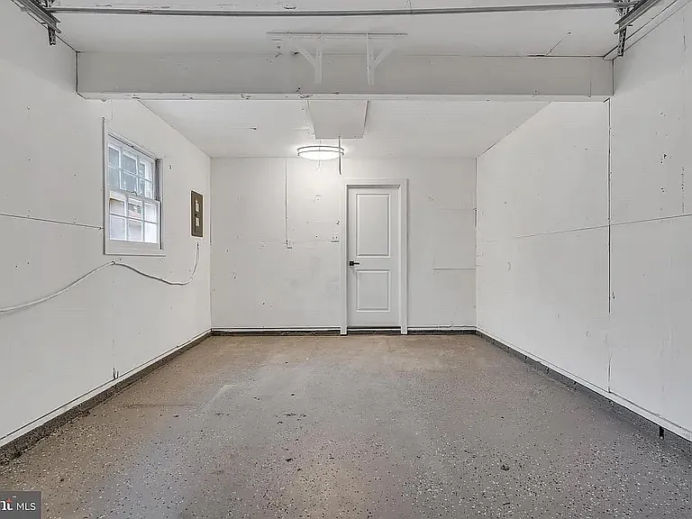 142 Eastbrook Ln — Photo 24