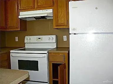 2 bed, 3944 sqft, $875 — Photo 2