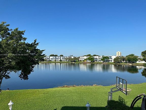 5th image of 9167 Fontainebleau Blvd APT 8
