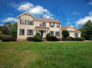 7 Seven Springs Rd, Lebanon, NJ 08833
