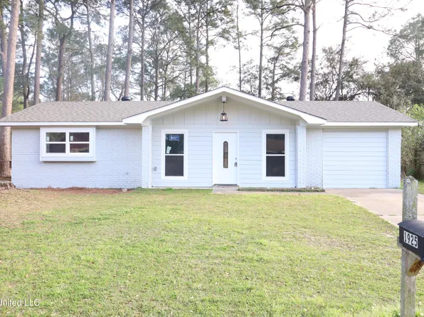 1925 Prince George Dr, Gautier, MS 39553