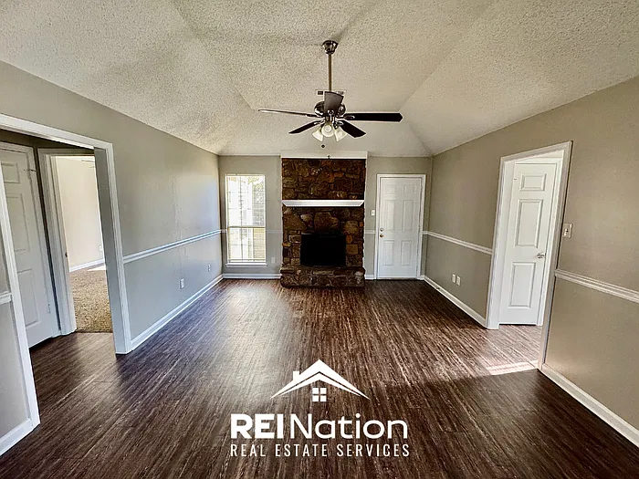 3 bed, 2.0 bath, 1220 sqft, $1,575 — Photo 2
