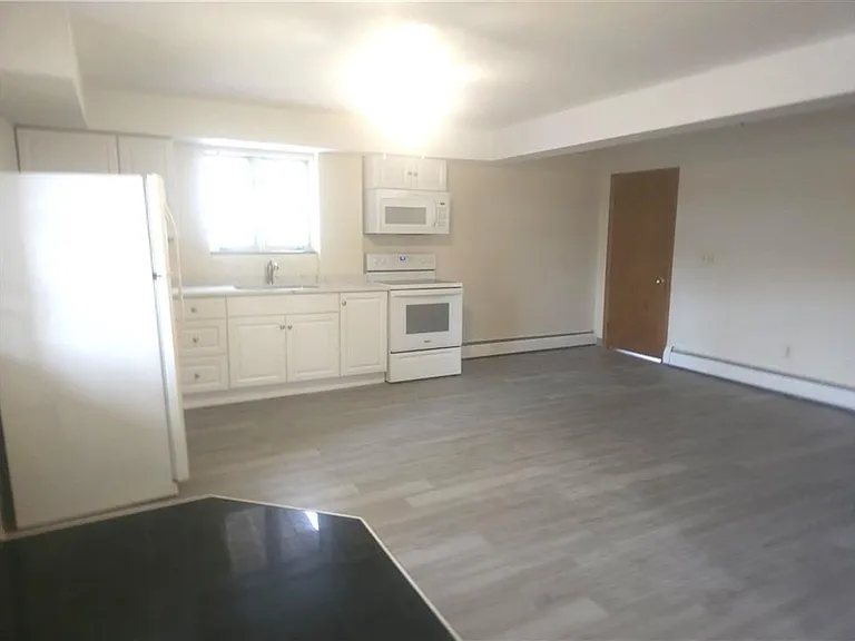 122 Jane St #B — Photo 1
