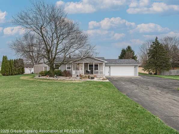 8422 N Cochran Rd, Grand Ledge, MI 48837