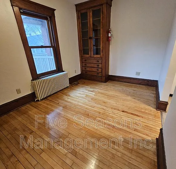 40 Monroe St — Photo 9