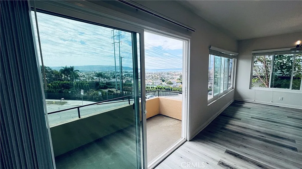 2 bed, 973 sqft, $3,895 — Photo 3
