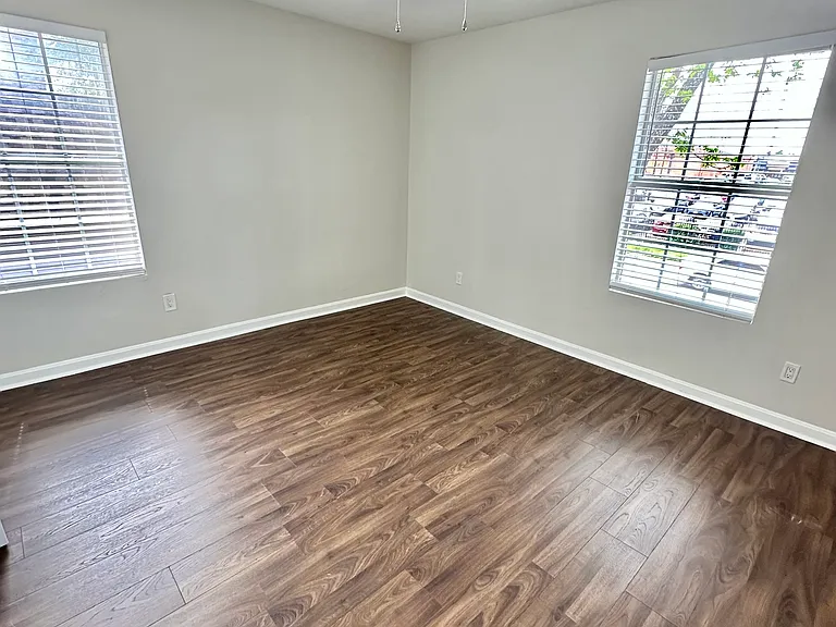 316 E 12th St #201 — Photo 5