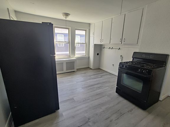4th image of 13 Becket St #2