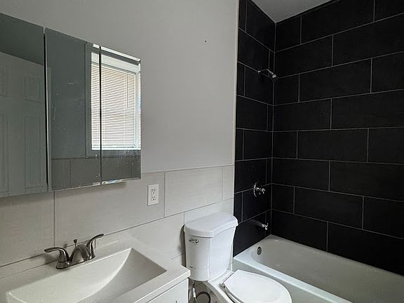 4th image of 691 Elizabeth Ave #67A