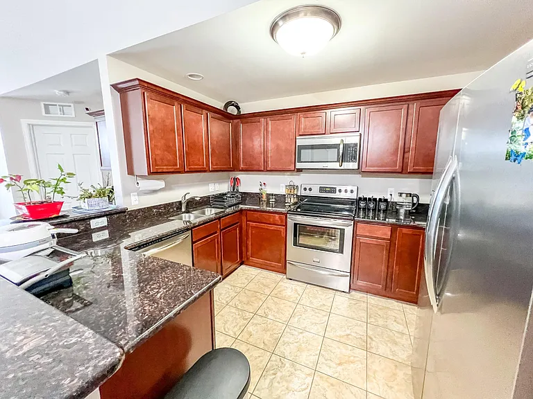 8413 Heywood Cir — Photo 7