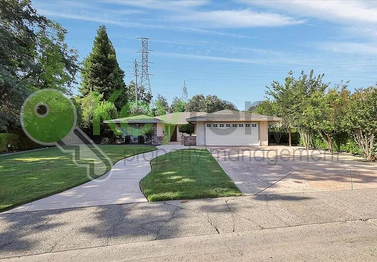 304 Diamond Oaks Rd — Photo 1