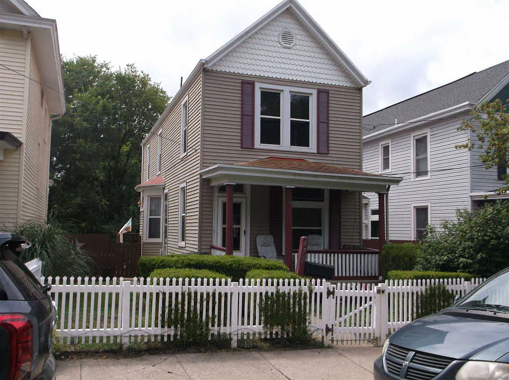 472 Washington Ave photo 1