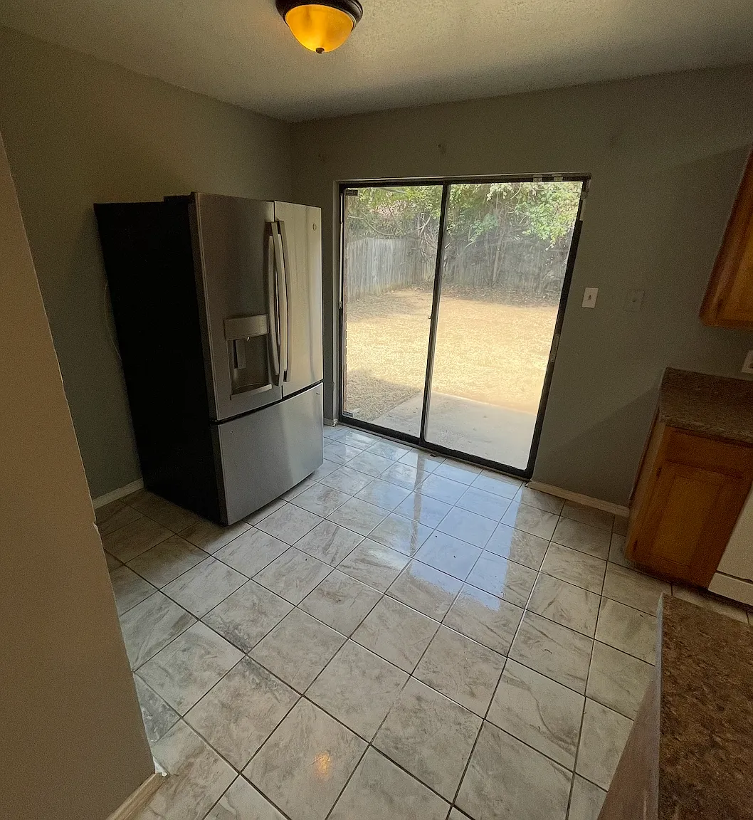 2 bed, 907 sqft, $1,600 — Photo 2