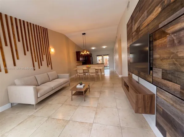 7675 NW 181st St #7675, Hialeah, FL 33015