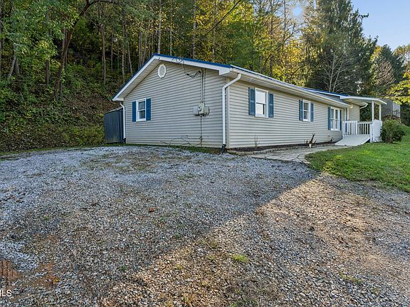 3rd image of 375 Jenkins Hollow Rd