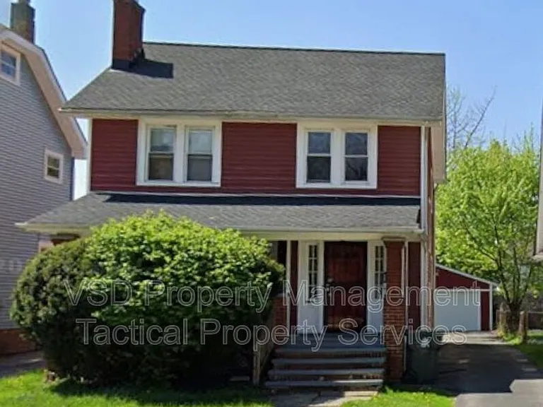 860 Clarence Rd — Photo 1