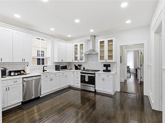 5th image of 40 Sycamore St