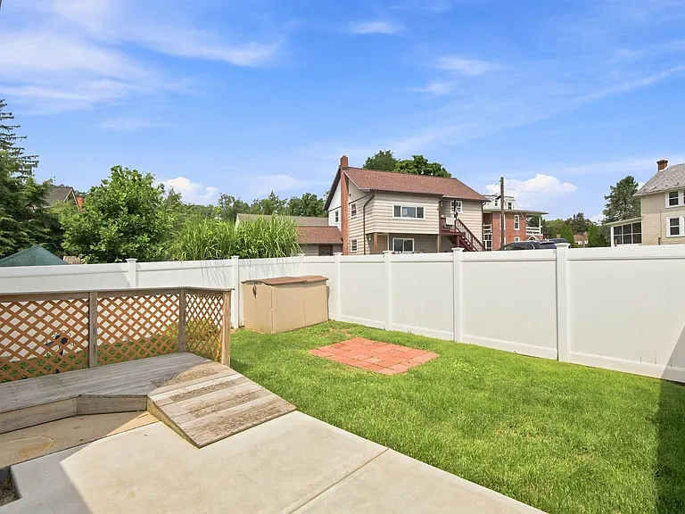15 Beech Ln — Photo 23