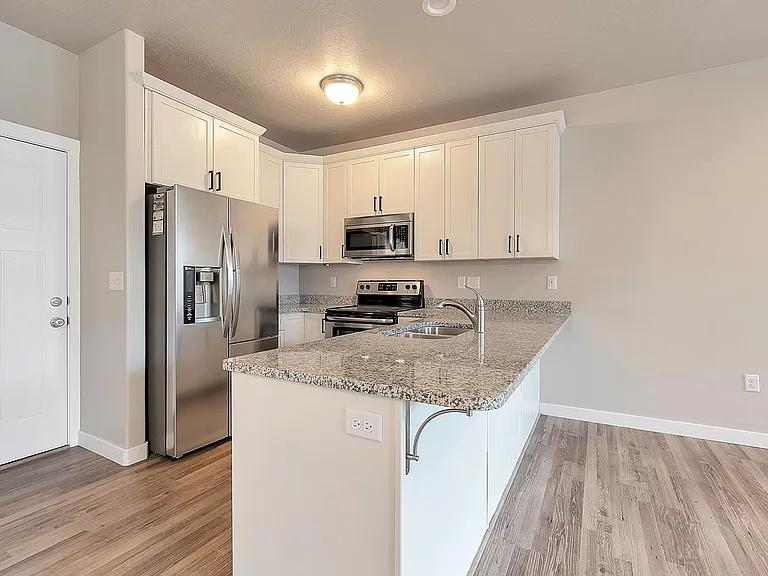 1103 W Emerald Pools Ln — Photo 5