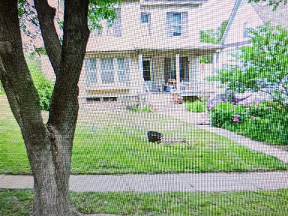 1st image of 116 E 14th St