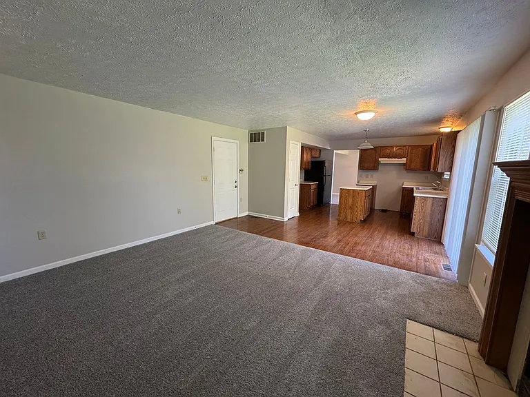 5538 N Meadow Dr — Photo 12