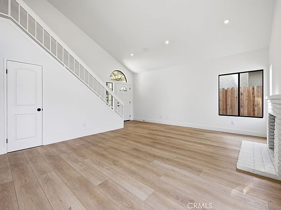5th image of 647 E Jenner St