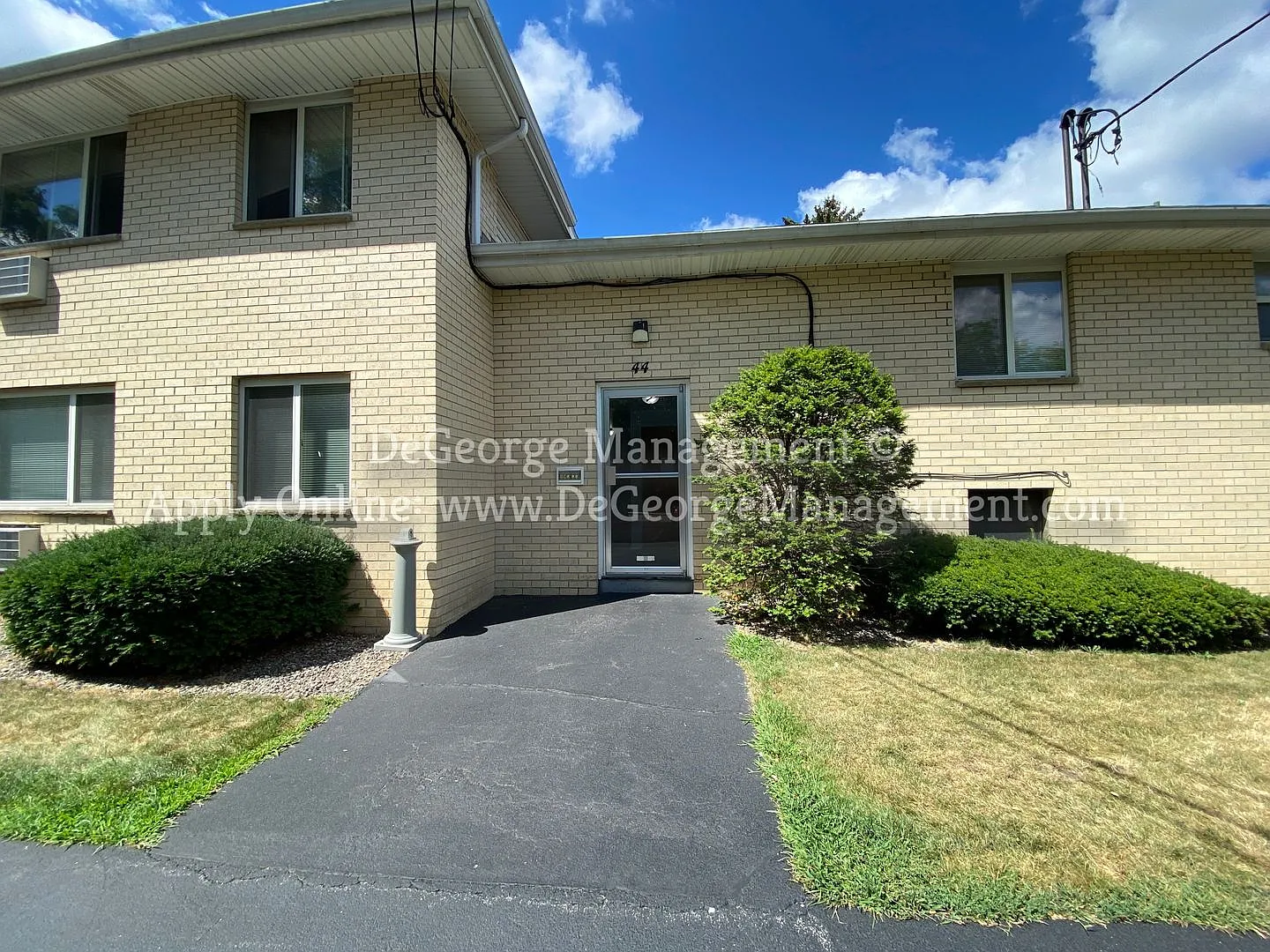 Titus Villa Apartments — Photo 2