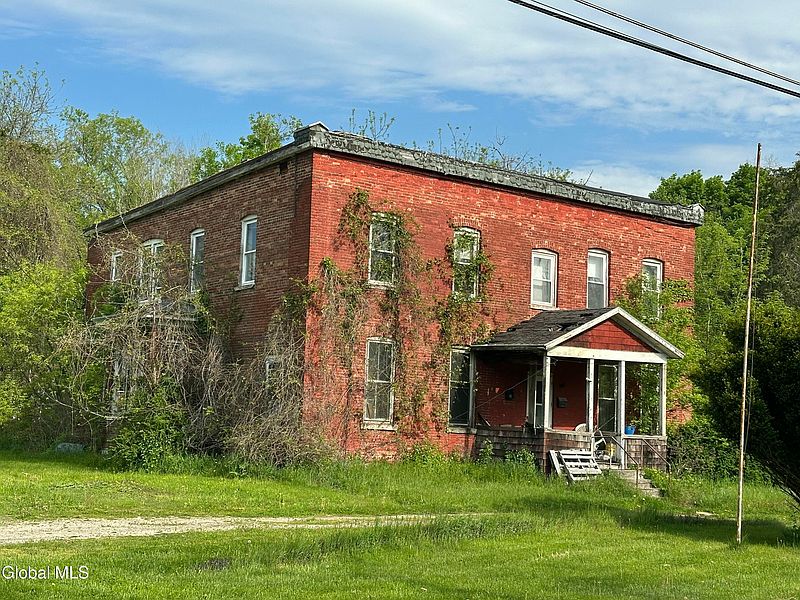2nd image of 33 River Road