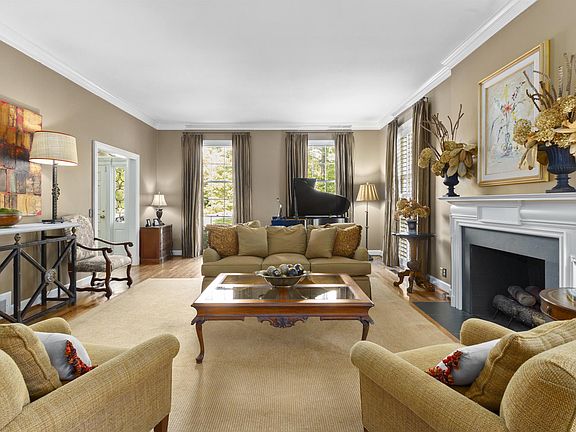 4th image of 4421 Warner Pl