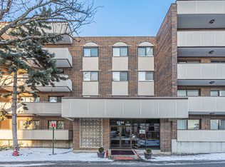 9240 Gross Point Rd APT 410, Skokie, IL 60077