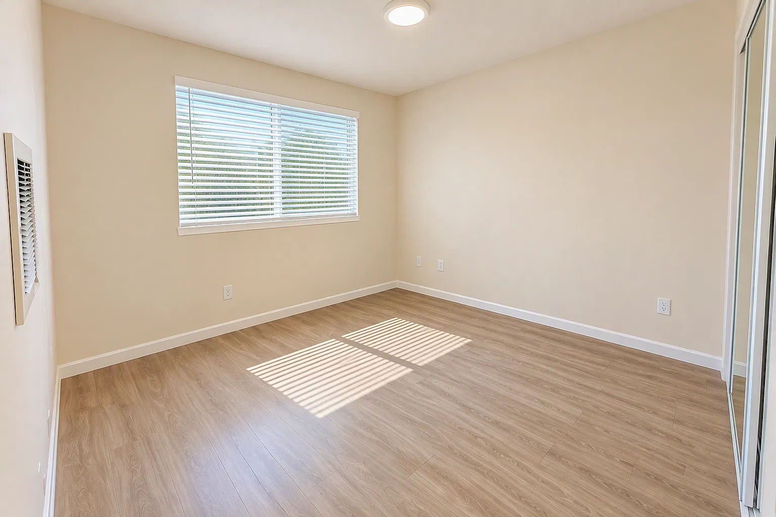 917 E Gutierrez St — Photo 2