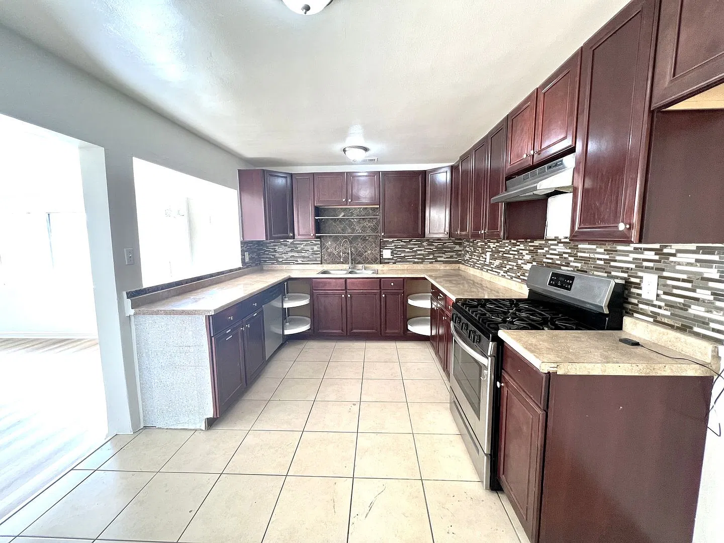 Cozy 3-Bedroom Single-Story Home with Spacious Backyard Convenient Location! — Photo 3