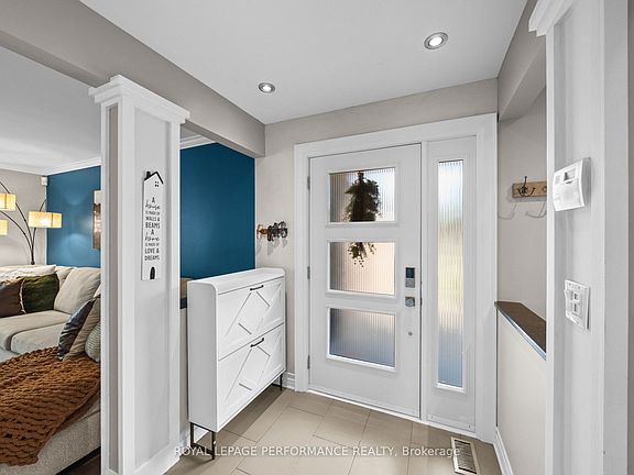 3rd image of 550 Foxview Pl