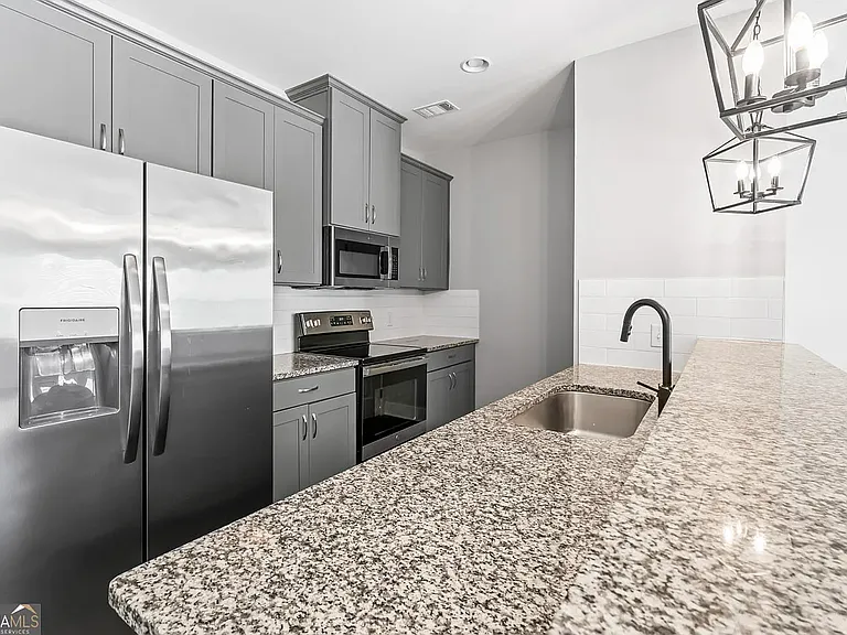 6401 Shalks Crossing Dr — Photo 8
