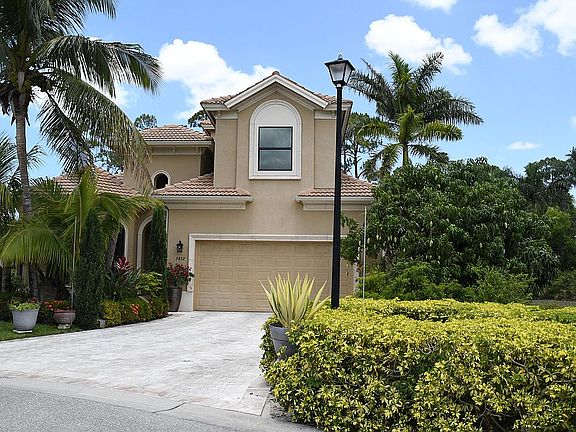 2nd image of 2832 Coco Lakes Dr