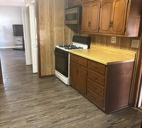 4th image of 501 Center St #501