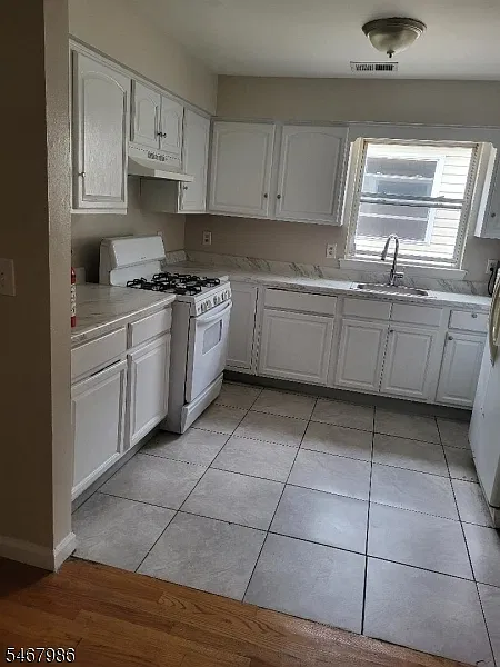 3 bed, 2.0 bath, $2,300 — Photo 4